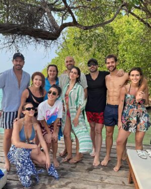 Manuela González Instagram - Un domingo muy feliz!
Qué creen ustedes que pasó el la última foto? 
♥️🌴🌺🌊🎬

#Barú #colombia
