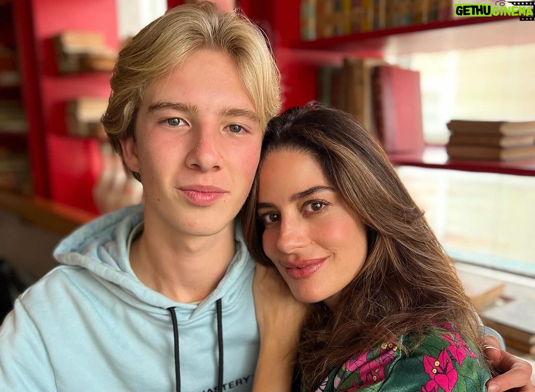 Manuela González Instagram - Un domingo muy hermoso, pre-celebrando el próximo cumple #15 de Jerito! ♥️🎂 y aunque en todas nos vemos muy bien portados, ➡️ las últimas dos fotos muestran más la realidad…🤪😵💫🤣🤣🤣