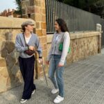 Mapi León Instagram - Una pata menos 🩼 , y habrá quien diga que llevo look de abuelo ❤️👍🏼 la última era la foto-prueba para ver la luz, pero me gusta 🥰 #7w2d