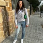 Mapi León Instagram - Una pata menos 🩼 , y habrá quien diga que llevo look de abuelo ❤️👍🏼 la última era la foto-prueba para ver la luz, pero me gusta 🥰 #7w2d