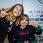 Mapi León Instagram - 𝗙𝗲𝘀 ➡️ 𝗽𝗲𝗿 𝗰𝗼𝗻𝗲̀𝗶𝘅𝗲𝗿 𝗮𝗾𝘂𝗲𝘀𝘁𝗮 𝗵𝗶𝘀𝘁𝗼̀𝗿𝗶𝗮 🥹💙❤️ 1. El Pare Noel rep una carta al Johan Cruyff 💌 2. El desig de l’Adriana: una foto amb Mapi León 📸 3. El somni es fa realitat 🫂