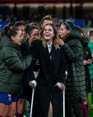 Mapi León Instagram - Muy feliz de continuar 2 añitos más en el club de mi corazón. 💙 MÉS QUE UN CLUB ❤️ 

Quería dar las gracias a todas las personas que han hecho posible este camino que tanto estoy disfrutando. Y por supuesto dar las gracias a todas las personas que se quedaron ayer, me lo pasé muy bien, sois los mejores. Y gracias culés porque me siento muy querida aquí. 💖 #Mapientrenadora #NopatiuÉsunaBrometa #mesqueunclub @fcbfemeni @uproconsulting