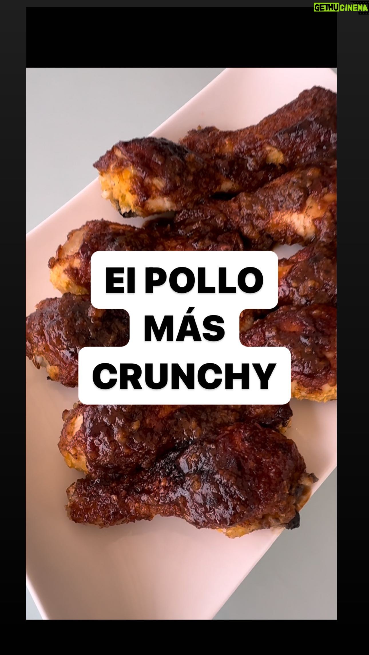 María Castro Instagram - Este POLLO es nuestro FAVORITO EN CASA! Jamoncitos de pollo con sal y pimienta y preparamos el horno a 180. La salsa: -aceite de oliva -sal -vinagre de módena - miel -ketchup -mostaza Untamos el pollo y al horno unos 40 min… por un lado y el otro… y LISTO! Tan fácil como saboroso!