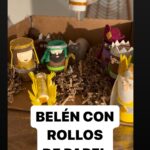 María Castro Instagram – BELEN CON ROLLOS DE PAPEL!!

Ya veis: rollos, goma Eva, pegamento e imaginación!
Es el Belen favorito de las nenas… y es que lo hecho a mano y en familia, siempre suma!