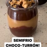 María Castro Instagram – SEMIFRIO DE TURRÓN!!!!

Parte chocolateada:
-100 ml nata montar
-100ml leche
-40 g azúcar
-100g chocolate negro
-sobre de cuajada

Al recipiente y a enfriar

Parte del turrón:
-100 ml leche
-100 g nata montar 
-125 turrón jijona
-70 g azúcar 
-1 sobre cuajada 

Añadimos en caliente, sobre la mezcla de chocolate fría.

Para decorar: migas de turrón, frutos secos machacados…. Lo que prefiráis…
SIMPLEMENTE BRUTAL!!!!!!!