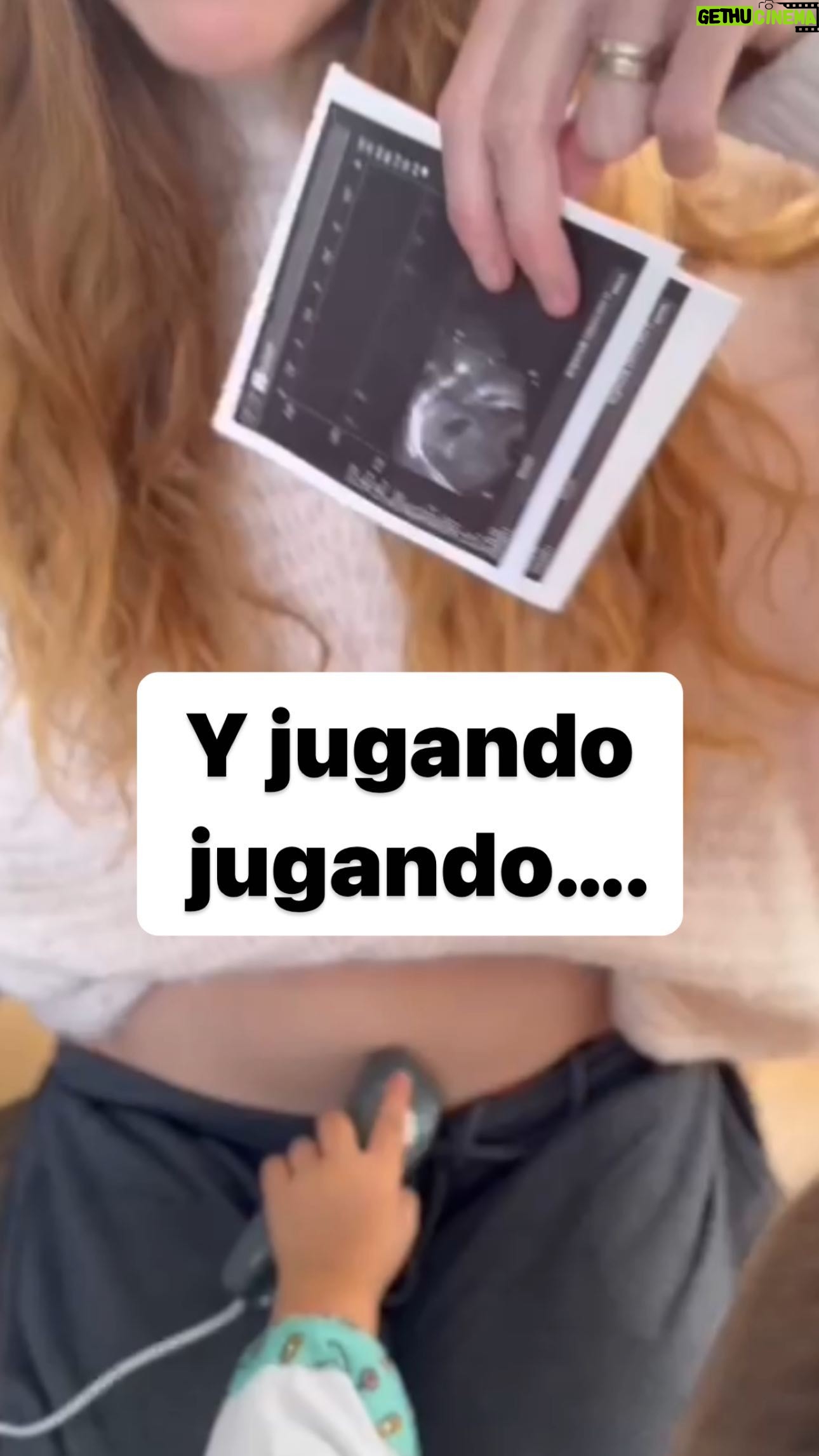 María Castro Instagram - Estar “malita de mentira”…así sí. Yo se lo interpreto y ellas me asisten… nuestro juego favorito!!! Otra cosa es cuando un@ está malit@ de verdad… ese ya es otro cantar. En esos casos, como embajadora que soy de ellos, os quiero hablar de @divina_seguros …y es que, si contratas ahora un seguro de salud completo, consigues 3 MESES GRATIS! El cuadro médico es muy extenso y con libre elección de especialistas, asistencia de alta calidad, intervenciones quirúrgicas y hospitalización en habitaciones individuales y con cama para tu acompañante. Y si son facultativos de ginecología y pediatría no incluidos en el cuadro médico, el reembolso es del 75%. Así q este año, con Divina Seguros, más salud, por menos precio. Luego no me digáis que no lo advertí!!!! #publi