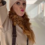 María Castro Instagram – El día puede dar muchas vueltas, y mis días concretamente suelen dar para mucho…!!!! O eso me decís…

Y yo a veces pienso… pero si no lo publico todo… jajajaja!!! Sino igual os mareo….

El truco.. ? Mi energía de nacimiento.
Mi método…? Hacer las cosas rápido, no perfectas y dormir poco, claro!

El caso es que, se de cómo se nos de, hay q estar preparad@s para ello!!!!! Y yo siempre “cargada” , vaya a donde vaya, con los “por si acasos…”
“E si chove, que chova!!!”

En el reels tenéis un ejemplo de las transformaciones posibles por las que voy pasando, de principio a fin… pero siempre bien equipada!!!!! Con @anekke.official !!!
#publi