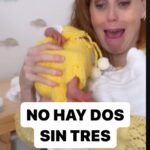 María Castro Instagram - Pues esto ya casi estaría porque en menos de dos meses reinará en casa el caos… ese que realmente aún no ha terminado de irse. Lo de abrir las cajitas con la ropita antigua de mis hijas y recordar el pasado, mientras imagino el futuro, me hace especial ilusión … Lavarla toda y plancharla será otro cantar, pero “revisarla” siempre me ha parecido un momento mágico...y de eso va el crear vida ¿no?, ¡¡¡de las más pura magia!!!! Lo que ya no quiero cambiar es el momento baño con @ricitosdeoro_esp , que son productos hipoalergénicos, hechos a base de ingredientes naturales, testados dermatológicamente e ideales para la piel de un bebé!! Si ya se divierten ahora las dos, ¿¿cómo será eso de meter a las tres en la bañera???? Muero de ganas por descubrirlo de primera mano. #elmomentodeoro #publi