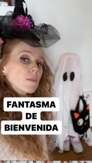 María Castro Instagram - FANTASMA DE BIENVENIDA!
- un churro de piscina doblado a la mitad
- unos zapatitos
- una sábana o camiseta vieja…
Y a decorar!!!!

- ojitos
- bolsos
- lazos… lo que más os apetezca!!!

Tenéis en el vídeo el paso a paso!!!!
Quiero ver los vuestros!!!!!