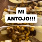 María Castro Instagram – MI ANTOJO!!!!
Lavamos las endivias y preparamos el relleno!
– manzana en trozos
– maíz
– pasas
-nueces (ojo que con la granada está también para morirse)
De salsita? Una melaza?
– 2 cucharaditas de mostaza
-pizca sal
– 1 cucharadita vinagre balsámico de modena
– 6 cucharadas aceite virgen extra
-una cucharada de miel!!

Removemos!
Rellenamos las barquitas
Regamos bien de salsa…

Y ya me contáis!! Creo q amaréis las endivias tanto como yo!!!!!!!