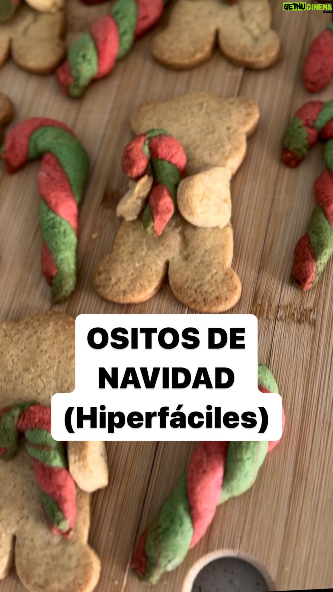 María Castro Instagram - INGREDIENTES!!! 250 g mantequilla en pomada (no margarina) 100 g azucar 1 huevo Chorrito vainilla 380 g harina Amasamos todo! Y ya el proceso y el modo de usar la masa, lo tenéis en el vídeo! No son INCREÍBLES de preciosas! Si no queréis hacer los bastones, podéis ponerles después de hornear la galleta, unos bastones de caramelo!