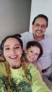 María Elena Swett Instagram - ❌ Mi Papá: “No te detengas triste gaviota sigue tu canto… Sigue hija… Tú… Sigue! “ . . . Una canción sin fecha de estreno. . Cuantas veces cantamos con tanta fuerza esta canción que resistimos imparables. Juntos. Cuantas veces la lloramos este último año, tanto. Pero encontré el primer ensayo y no me acordaba de cuánto desafinamos y cómo nos reímos… Juntos. . . . . . . 28 de Abril del 2024 . #papá #mivaliente #teamo y como sea #sigo