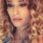 María Elena Swett Instagram - Lo mejor de Kari @dimeconquienandaschv Capítulo 80 @chilevision Capítulo 81 @paramountplusar Kari no perdona la traición de su amiga... Puedes ver la teleserie completa a través de la plataforma @paramountplusar @paramountplus Y por Chilevision de lunes a jueves después de la teleserie turca Relaciones Peligrosas. #maneswett❌ #maneswett #Karilovers #kari #actrizdetelenovela #actrizdeserie #actrizdetelevisión #actrizdeteatro #actrizchilena #actrizdecine #teleserie #DimeConQuiénAndasCHV #DimeConQuienAndasCHV #teleserieschilena