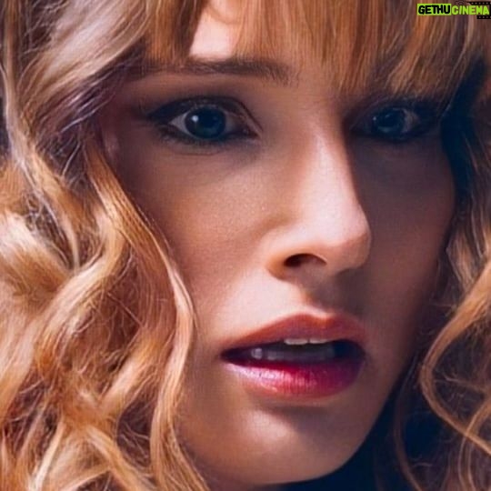 María Elena Swett Instagram - Lo mejor de Kari @dimeconquienandaschv Capítulo 95 @chilevision Capítulo 96 @paramountplusar La visita inesperada de Mireya desatará la ira de Kari, quien la enfrentará sobre sus participación en la muerte del detective Jofré. Tras la amenaza de su ex suegra Kari descubre quien es realmente... Puedes ver la teleserie completa a través de @paramountplus @paramountplusar Y por Chilevision de lunes a jueves después de la medianoche #maneswett❌ #maneswett #Karilovers #kari #actrizdetelenovela #actrizdeserie #actrizdetelevisión #actrizdeteatro #actrizchilena #actrizdecine #teleserie #DimeConQuiénAndas #DimeconquienandasCHV