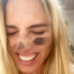 María Elena Swett Instagram - ❌ Por cada vela EL único deseo . . Los abrazo Que tengan un bello fin de semana Mi Gente Buena . . . . . . . . . . . . . . . . . . . . . . . . . . . . . #día425