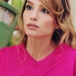 María Elena Swett Instagram - Lo mejor de Kari @dimeconquienandaschv Capítulo 33 @chilevision Capítulo 34 @paramountplusar No te pierdas! los nuevos capítulos de #DimeConQuiénAndas por la plataforma @paramountplusar @paramountplus. Y si te gusta trasnochar lo puedes ver en chilevision después de #EspiandolaCasa de #GranHermanoCHV, de lunes a jueves. . . . . . #maneswett #mslovers❌ #maneswett❌ #karilovers #DimeConQuiénAndasCHV #teleserie #novela #comedia #seriechilena #teleserieschilena #actrizdetelenovela #actrizdeserie #actrizdetelevisión #actriz #romance #espectáculo #paramountplus #paramountplusar #latinoamerica #celebridades