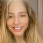 María Elena Swett Instagram - ❌ 🐱🐈‍⬛ OU! Entonces mejor recuérdenme así también. . Tengo a los mejores seguidores y fans de Chile! Me siento muy afortunada de tenerlos cerca porque aunque no los veo, en sus palabras los siento profundamente. Ustedes siempre están conmigo, me conocen tanto, me quieren, me cuidan, me apoyan, me acompañan, me enseñan, me hacen llorar, reír y siempre me defienden! Se preocupan por mi. . Es sus mensajes solo veo amor. Y es mutuo. Gracias por su apoyo y empatía. Gracias también y especialmente a tantas mamás que Leonas nos unimos agarrando fuerzas y … ay! No puedo. No saben las ganas que tengo de poder expresarme más, porque además es mi derecho expresarme, pero no puedo. Ahora no puedo. . No es despedida. Estoy aquí y ya nada me va a botar. Hay días malos y hay días buenos como a todos nos pasa, pero como Leona o Trapo no me voy a detener nunca. . Ahora si y de nuevo. Que Tengan un lindo fin de Semana mi gente Buena. Disfrútense y que hoy no falten besos mejor que sobren, porque nunca son suficientes. . Se les quiere por acá . Atte . La mamá de los besos . . . . . . . . . . . . . . . . . . . . . . . .#día204
