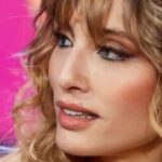 María Elena Swett Instagram - Lo mejor de #kari | Capítulo 15 No te pierdas! los nuevos capítulos de #DimeConQuiénAndas por la plataforma @paramountplusar @paramountplus. Y si te gusta trasnochar lo puedes ver en chilevision después de Espiando la Casa de Gran Hermano, de lunes a jueves. . . . . #maneswett #mslovers❌ #maneswett❌ #karilovers #DimeConQuiénAndasCHV #teleserie #novela #comedia #seriechilena #teleserieschilena #actrizdetelenovela #actrizdeserie #actrizdetelevisión #actriz #romance #espectáculo #paramountplus #paramountplusar #latinoamerica #celebridades