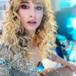 María Elena Swett Instagram - 🐱🐈‍⬛ ❌ Recuérdenme así •💋 . Mi Gente Buena… Que tengan un lindo fin de semana junto a su familia. Disfrútense juntos cada minuto. Los abrazo y ya saben… Se les quiere por acá. . Mane Swett . . . . . . . . . . . . . . . . . . . . #día203