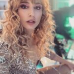 María Elena Swett Instagram - 🐱🐈‍⬛ ❌ Recuérdenme así •💋 . Mi Gente Buena… Que tengan un lindo fin de semana junto a su familia. Disfrútense juntos cada minuto. Los abrazo y ya saben… Se les quiere por acá. . Mane Swett . . . . . . . . . . . . . . . . . . . . #día203