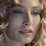 María Elena Swett Instagram - Lo mejor de #kari | Capítulo 14 No te pierdas! los nuevos capítulos de #DimeConQuiénAndas por la plataforma @paramountplusar @paramountplus. Y si te gusta trasnochar lo puedes ver en chilevision después de Espiando la Casa de Gran Hermano, de lunes a jueves. . . . . #maneswett #mslovers❌ #maneswett❌ #karilovers #DimeConQuiénAndasCHV #teleserie #novela #comedia #seriechilena #teleserieschilena #actrizdetelenovela #actrizdeserie #actrizdetelevisión #actriz #romance #espectáculo #paramountplus #paramountplusar #latinoamerica #celebridades