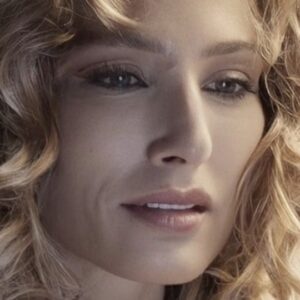 María Elena Swett Instagram - Lo mejor de #kari | Capítulo 14

No te pierdas! los nuevos capítulos de #DimeConQuiénAndas por la plataforma @paramountplusar @paramountplus. 

Y si te gusta trasnochar lo puedes ver en chilevision  después de Espiando la Casa de Gran Hermano, de lunes a jueves.
.
.
.
.
#maneswett #mslovers❌ #maneswett❌ #karilovers #DimeConQuiénAndasCHV #teleserie #novela #comedia #seriechilena #teleserieschilena #actrizdetelenovela #actrizdeserie #actrizdetelevisión #actriz #romance #espectáculo #paramountplus #paramountplusar #latinoamerica #celebridades