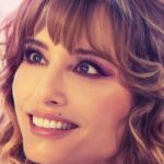 María Elena Swett Instagram - Lo mejor de Kari @dimeconquienandaschv Capítulo 89 @chilevision Capítulo 90 @paramountplusar Kari y Ramón nuevamente juntos? La diseñadora no estaba muy cómoda en la fiesta de la boda de Lola, debido a la presencia de Paulo y María Jesús, pero su cercanía con Ramón ayudo a sentirse mejor Puedes ver la teleserie completa a través de la plataforma @paramountplusar @paramountplus Y por Chilevision de lunes a jueves después de medianoche #maneswett❌ #maneswett #Karilovers #kari #actrizdetelenovela #actrizdeserie #actrizdetelevisión #actrizdeteatro #actrizchilena #actrizdecine #teleserie #DimeConQuiénAndas #DimeConQuienAndasCH