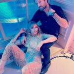 María Elena Swett Instagram - ❌🐈‍⬛ Y si me recuerdan así? Ésta foto si les gusta más cierto? . PRIMICIA! . Mi Gente Buena ! Con mi querido @cristianarriagadab queremos compartirles un adelanto de la Carátula del nuevo disco de nuestra banda que todavía no tiene nombre. Estamos afinando algunos detalles pero…. y el nombre de la Banda ? . Se aceptan propuestas! Porque… Como nos vamos a llamar? . . . 📸 @diegoboggionit . . . #DimeConQuiénandasCHV @chilevision @paramountplusar