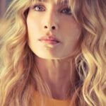 María Elena Swett Instagram - Lo mejor de Kari @dimeconquienandaschv Capítulo 75 @chilevision Capítulo 76 @paramountplusar Kari sufre por la determinante decisión de Ramón No te pierdas los nuevos capítulos de #DimeConQuiénAndas por la plataforma @paramountplusar @paramountplus. Y por Chilevision después de #EspiandolaCasa de #GranHermanoCHV, de lunes a jueves