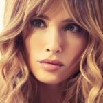María Elena Swett Instagram - Lo mejor de Kari @dimeconquienandaschv Capítulo 88 @chilevision Capítulo 89 @paramountplusar El detective Jofré le revelará a Kari y a Ramón la verdad de Mireya y Paulo y las consecuencias que ha sufrido por su investigación. Puedes ver la teleserie completa a través de la plataforma @paramountplusar @paramountplus Y por Chilevision de lunes a jueves después de la teleserie turca Relaciones Peligrosas #relacionespeligrosaschv #maneswett❌ #maneswett #Karilovers #kari #actrizdetelenovela #actrizdeserie #actrizdetelevisión #actrizdeteatro #actrizchilena #actrizdecine #teleserie #DimeConQuiénAndas #DimeConQuienAndasCHV