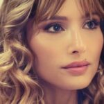 María Elena Swett Instagram - Lo mejor de Kari @dimeconquienandaschv Capítulo 66 @chilevision Capítulo 67 @paramountplusar Kari esta devastada con la pérdida de Casa Kari y la traición de su mejor amiga Maria Jesús. No te pierdas los nuevos capítulos de #DimeConQuiénAndas por la plataforma @paramountplusar @paramountplus. Y por Chilevision después de #EspiandolaCasa de #GranHermanoCHV, de lunes a jueves. . . . . . #maneswett #mslovers❌ #maneswett❌ #karilovers #DimeConQuiénAndasCHV #teleserie #novela #comedia #seriechilena #teleserieschilena #actrizdetelenovela #actrizdeserie #actrizdetelevisión #actriz #romance #espectáculo #paramountplus #paramountplusar #latinoamerica #celebridades #Chilevision #comedia #comediachilen