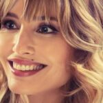 María Elena Swett Instagram - Lo mejor de Kari @dimeconquienandaschv Capítulo 54 @chilevision Capítulo 55 @paramountplusar Kari sospecha del curioso anillo que tiene Paulo... Siguen las mentiras por parte del famoso "Guru" No te pierdas los nuevos capítulos de #DimeConQuiénAndas por la plataforma @paramountplusar @paramountplus. Y por Chilevision después de #EspiandolaCasa de #GranHermanoCHV, de lunes a jueves. . . . . . #maneswett #mslovers❌ #maneswett❌ #karilovers #DimeConQuiénAndasCHV #teleserie #novela #comedia #seriechilena #teleserieschilena #actrizdetelenovela #actrizdeserie #actrizdetelevisión #actriz #romance #espectáculo #paramountplus #paramountplusar #latinoamerica #celebridades #Chilevision #comedia #comediachilena