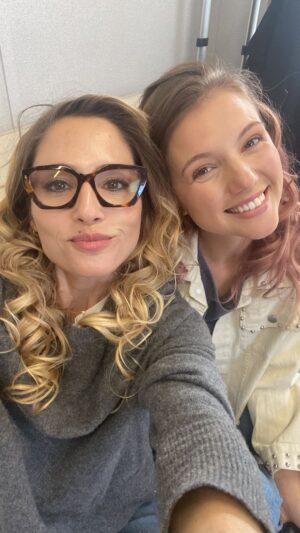 María Elena Swett Instagram - @maneswett maestra mi madrina 🌹 🙏
Kari y Cass para @paramountplusar @dimeconquienandaschv
