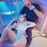 María Elena Swett Instagram - ❌🐈‍⬛ Y si me recuerdan así? Ésta foto si les gusta más cierto? . PRIMICIA! . Mi Gente Buena ! Con mi querido @cristianarriagadab queremos compartirles un adelanto de la Carátula del nuevo disco de nuestra banda que todavía no tiene nombre. Estamos afinando algunos detalles pero…. y el nombre de la Banda ? . Se aceptan propuestas! Porque… Como nos vamos a llamar? . . . 📸 @diegoboggionit . . . #DimeConQuiénandasCHV @chilevision @paramountplusar