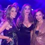 María Elisa Camargo Instagram - Qué honor de invitación y qué linda manera de comenzar mi nueva etapa en Bogotá. Inspirada por los alcances del talento colombiano. Asombrada de los pasos de gigante y las puertas que abre para todos nosotros GRISELDA. Qué delicia de energía ayer. Fue una fiesta de amigos, pura parcería, buenos deseos, encouragement. No se la pierdan. Gracias @netflix #Griselda #netflix :: Por supuesto que iba vestida de Colombia! Gracias a mi adorado e incondicional @diegoguarnizomoda @diegogzo por mi vestido “AMAZONAS” 🌿🌸 que recibió un montón de flores! ✨