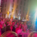 María Elisa Camargo Instagram - En el marco de mi primer @ficcifestival tuve la oportunidad de celebrar los premios @premiosindiacatalina en sus 40 años! Qué felicidad de reencuentros, qué orgullo ver lo exponencial que evoluciona el contenido audiovisual colombiano y latinoamericano… somos una fuerza creativa imparable. Inspirada a contribuir con ese enriquecimiento, preparándome más, dándolo todo en la pista! Y POR SUPUESTO debo agradecer a mi Glam Team por este look IDEAL para Cartagena, tropical y vaporoso - @stdomofficial sin DUDA mi tienda favorita en Colombia (sin olvidar que AMO a los seres humanos detrás de ella) me engalanaron con mi vestido pasado de WOW de @alitzagarciar y mis aretazos que recibieron mil flores, de @emidiaz.co 🪸 Y mi maquillaje por el personaje de personajes @salamanca8563 quien me dejó lista desde Bogotá. 💋 Que viva nuestro arte! 🎭