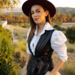 María Elisa Camargo Instagram - When the beauty of your surroundings matches that of the people involved. What a nice community, so open and kind! Thank you @magssosa for having me as your partner in crime... Happy birthday, bellezas! @stevenneman @jordanneman 🎂 EPIC day. For the 📚. Special thanks al más chingón @shotbykvng for capturing the memories with such elegance and accuracy 💫Y mi vestido @adrianafernandezpretaporter #CountrysideCouture