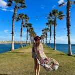 María Elisa Camargo Instagram – El perfecto cierre de un año que fue un reto para mí, para mi ego, mi auto-concepto. Qué tanta importancia le doy a encajar en un sistema que te obliga a trabajar y producir para obtener valor, y qué tanto recordar que somos seres espirituales y la importancia de jugar. WOW, qué expertos en jugar son mis amores de @maxacamp . Mind blown. The best experience to receive 2024 the WORLD had to offer, was this. Hands down. So much attention to detail, so much magic and generosity. Mexas know how to spoil ❤️ and they do it with a smile and a silly joke, every time. México tiene un chunk gigante de mi corazón. Siempre me pone las cosas en perspectiva. Y en este caso me queda claro que mi única misión en este mundo es dar AMOR, aceptar, tolerar, ESCUCHAR, darle un lugar a todos. Porque alguien tan privilegiado como yo, no tiene derecho a generar negatividad de ningún tipo. No tengo los traumas ni los demonios para respaldarlo. Así que sólo esperen amor y una sonrisa de esas amplias que ofrece mi cara, en el 2024. Gracias @craniareclaim por ofrecer básicamente un BURN en la playa. Best of every world! Y por supuesto al siempre PERFECTO y sensual @hotelelganzo por consentirnos y tratarnos divino. LOVE YOU. I’m hearing a lot about “our best version” this year, let’s walk like we talk. Ámonossss, que este año la ROMPEMOS! :: My perfect breezy tropical outfit by fave @carolinakuniverse – Mare One Piece   Nico Robe (nailing it every time- so thankful for you and what you do for the artisan community 🫶). Mi fotógrafa, partner de NYE y content creator: @magssosa 👯‍♀️ #candid