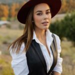 María Elisa Camargo Instagram - When the beauty of your surroundings matches that of the people involved. What a nice community, so open and kind! Thank you @magssosa for having me as your partner in crime... Happy birthday, bellezas! @stevenneman @jordanneman 🎂 EPIC day. For the 📚. Special thanks al más chingón @shotbykvng for capturing the memories with such elegance and accuracy 💫Y mi vestido @adrianafernandezpretaporter #CountrysideCouture