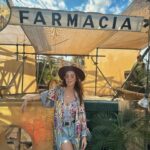 María Elisa Camargo Instagram – El perfecto cierre de un año que fue un reto para mí, para mi ego, mi auto-concepto. Qué tanta importancia le doy a encajar en un sistema que te obliga a trabajar y producir para obtener valor, y qué tanto recordar que somos seres espirituales y la importancia de jugar. WOW, qué expertos en jugar son mis amores de @maxacamp . Mind blown. The best experience to receive 2024 the WORLD had to offer, was this. Hands down. So much attention to detail, so much magic and generosity. Mexas know how to spoil ❤️ and they do it with a smile and a silly joke, every time. México tiene un chunk gigante de mi corazón. Siempre me pone las cosas en perspectiva. Y en este caso me queda claro que mi única misión en este mundo es dar AMOR, aceptar, tolerar, ESCUCHAR, darle un lugar a todos. Porque alguien tan privilegiado como yo, no tiene derecho a generar negatividad de ningún tipo. No tengo los traumas ni los demonios para respaldarlo. Así que sólo esperen amor y una sonrisa de esas amplias que ofrece mi cara, en el 2024. Gracias @craniareclaim por ofrecer básicamente un BURN en la playa. Best of every world! Y por supuesto al siempre PERFECTO y sensual @hotelelganzo por consentirnos y tratarnos divino. LOVE YOU. I’m hearing a lot about “our best version” this year, let’s walk like we talk. Ámonossss, que este año la ROMPEMOS! :: My perfect breezy tropical outfit by fave @carolinakuniverse – Mare One Piece   Nico Robe (nailing it every time- so thankful for you and what you do for the artisan community 🫶). Mi fotógrafa, partner de NYE y content creator: @magssosa 👯‍♀️ #candid