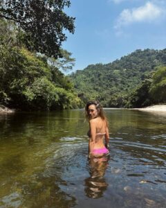 María Elisa Camargo Instagram - Palo Bonito 🌺 @onesantuario