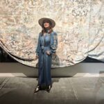 María Elisa Camargo Instagram - Honored to have been invited to this magical collaboration @jacobjonasthecompany @brigittedannibale :: What a Night! Mesmerizing dance exhibition - unlike anything I’ve seen before ⚡️ So moved my the talent and art in that gorgeous location. Definitely therapeutic, during these hard days. Special thanks to @carolinakuniverse for always making me look the part - this time with the spectacular “Luna Dress”. And @vajra_kingsley for the invite!! Oh, and, obvio, my “Ecuador Hat” by @cuyana to celebrate our new president! 🇪🇨