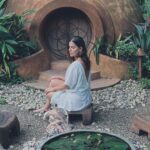 María Fernanda Yépes Instagram - Gracias Leyla y Alan por abrir las puertas de su templo. @onesantuario_onelove es un territorio de paz en donde la delicadeza de su servicio a nosotros y a la naturaleza es impecable. Un lugar de sanación y RE-conexión 🫶🏻🤍 Eternamente agradecidos. #ecolodge #turismoconciente #sierranevadadesantamarta #palomino #wellness #ecotravel
