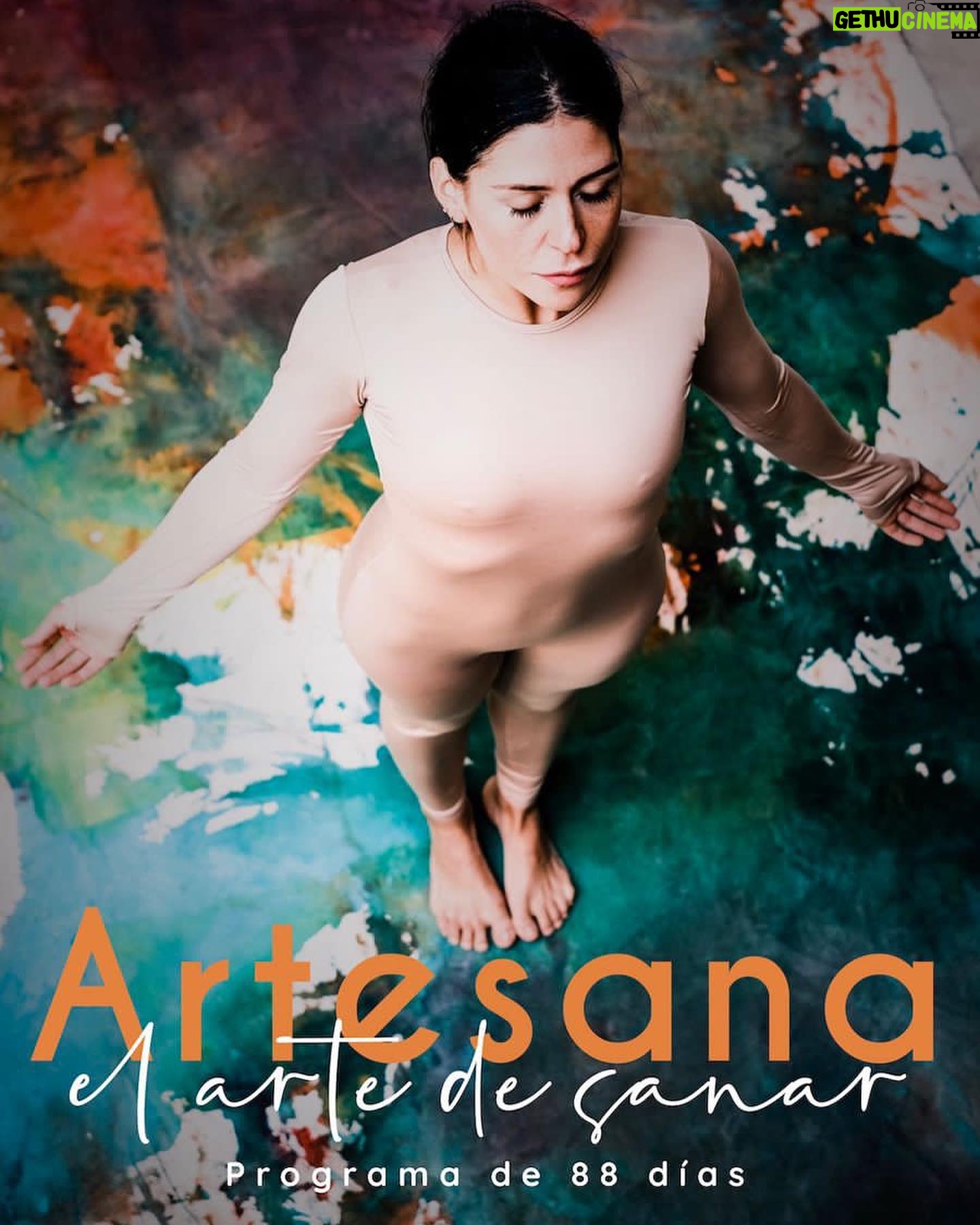 María Fernanda Yépes Instagram - Ella es VERÓNICA y hoy Nace •ARTESANA• un espacio de sanación a través del arte y movimiento. VERO @iamveronicaartista es una hermanita que me entregó la vida, nos conocemos hace 20 años y te go la fortuna de hoy llamarla, hermana. He presenciado su evolución como artista y hoy como mujer medicina facilitadora en procesos de sanación y empoderamiento femenino. Échense una pasadita por su perfil y dense la oportunidad de conocer su nuevo proyecto digital ARTESANA. Un espacio de encuentro y sanación donde nos comparte diferentes herramientas durante 88 días para re -conectar con nuestro cuerpo y nuestro poder interior. Larga vida a ARTE-Sana y larga y bonita vida para ti mi vero bella🤍✨gracias por ser luz y amor!!!!