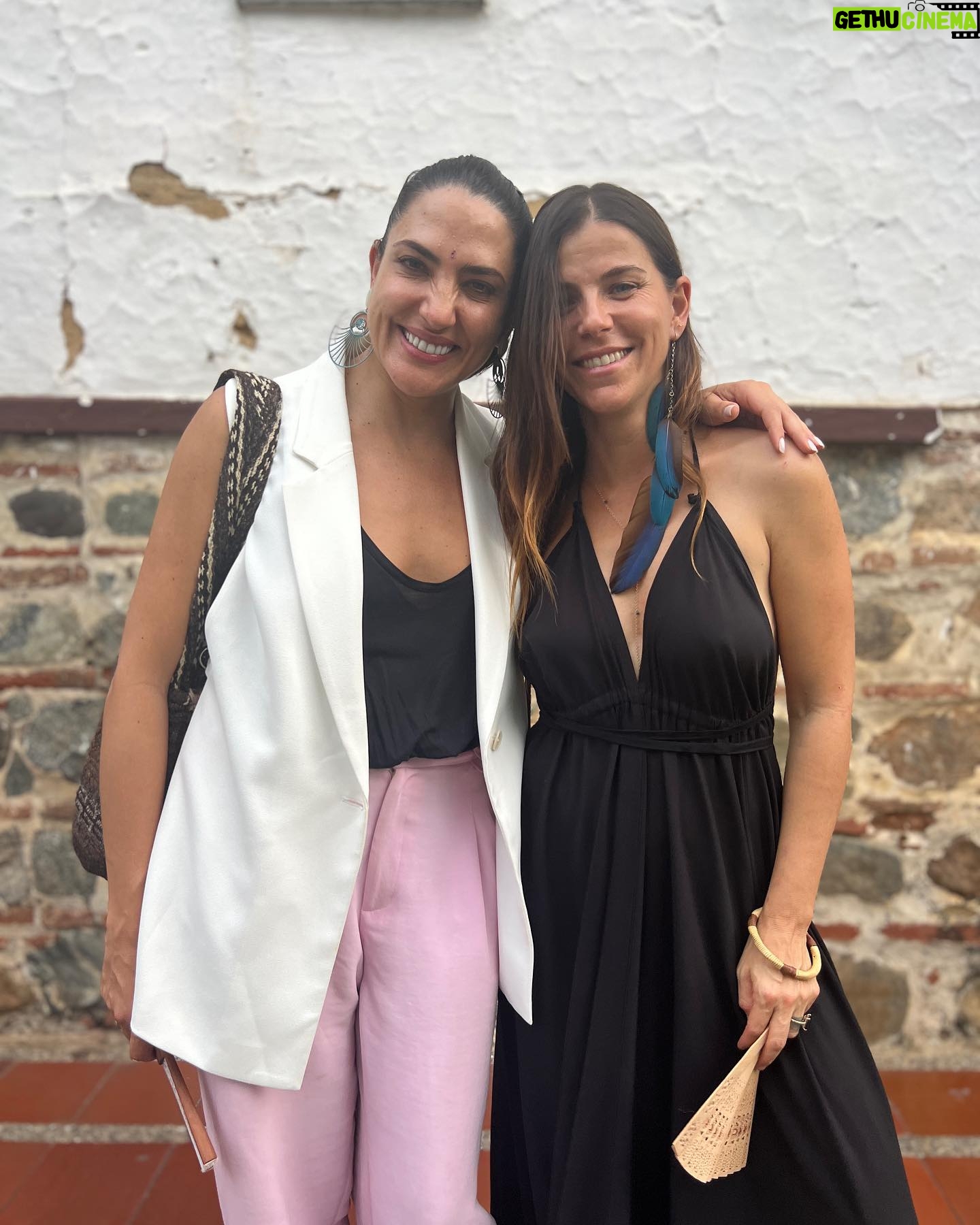 María Fernanda Yépes Instagram - Resumen de un fin de semana espectacular en @festicineantioquia un reencuentro con amigos de la industria audiovisual, actores, colegas, directores, guionistas, productores y todos los que amamos con pasión contar historias. Un fin de semana necesario para abrir conversaciones, intercambiar visión acerca de nuestro CINE colombiano De ver películas, escuchar nuevas propuestas, conversatorios inspiradores y disfrutar de la magia de un pueblo colonial como #santafedeantioquia Gracias @alejandrabedoyal por esta invitación. Un fin de semana de mucha creatividad, conectividad y disfrute. Gracias @egeda_colombia @comfamacultura @culturacomfenalcoant @proimagenescolombia @teleantioquia por hacerlo posible 🎬👏🏻 Larga vida a nuestro CINE!!!!