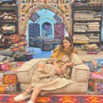 María Fernanda Yépes Instagram - Las mil telas y una felina en su elemento 🧞‍♀️ INDIA🇮🇳 paraíso textil 🤤