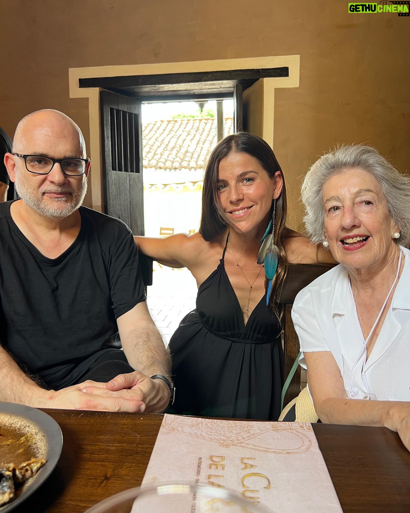 María Fernanda Yépes Instagram - Resumen de un fin de semana espectacular en @festicineantioquia un reencuentro con amigos de la industria audiovisual, actores, colegas, directores, guionistas, productores y todos los que amamos con pasión contar historias. Un fin de semana necesario para abrir conversaciones, intercambiar visión acerca de nuestro CINE colombiano De ver películas, escuchar nuevas propuestas, conversatorios inspiradores y disfrutar de la magia de un pueblo colonial como #santafedeantioquia Gracias @alejandrabedoyal por esta invitación. Un fin de semana de mucha creatividad, conectividad y disfrute. Gracias @egeda_colombia @comfamacultura @culturacomfenalcoant @proimagenescolombia @teleantioquia por hacerlo posible 🎬👏🏻 Larga vida a nuestro CINE!!!!