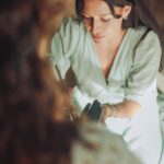 María Fernanda Yépes Instagram - Ella es VERÓNICA y hoy Nace •ARTESANA• un espacio de sanación a través del arte y movimiento. VERO @iamveronicaartista es una hermanita que me entregó la vida, nos conocemos hace 20 años y te go la fortuna de hoy llamarla, hermana. He presenciado su evolución como artista y hoy como mujer medicina facilitadora en procesos de sanación y empoderamiento femenino. Échense una pasadita por su perfil y dense la oportunidad de conocer su nuevo proyecto digital ARTESANA. Un espacio de encuentro y sanación donde nos comparte diferentes herramientas durante 88 días para re -conectar con nuestro cuerpo y nuestro poder interior. Larga vida a ARTE-Sana y larga y bonita vida para ti mi vero bella🤍✨gracias por ser luz y amor!!!!