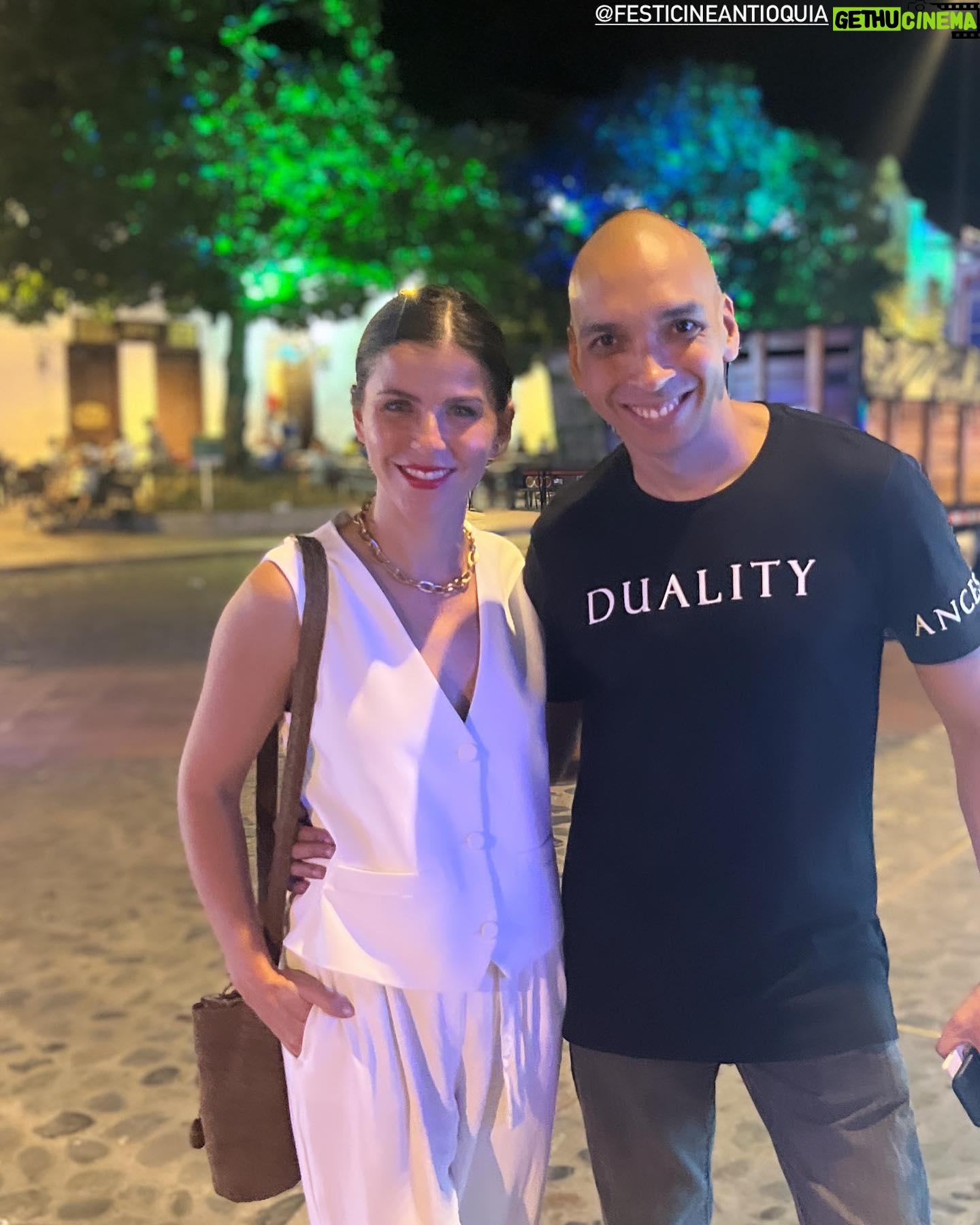 María Fernanda Yépes Instagram - Resumen de un fin de semana espectacular en @festicineantioquia un reencuentro con amigos de la industria audiovisual, actores, colegas, directores, guionistas, productores y todos los que amamos con pasión contar historias. Un fin de semana necesario para abrir conversaciones, intercambiar visión acerca de nuestro CINE colombiano De ver películas, escuchar nuevas propuestas, conversatorios inspiradores y disfrutar de la magia de un pueblo colonial como #santafedeantioquia Gracias @alejandrabedoyal por esta invitación. Un fin de semana de mucha creatividad, conectividad y disfrute. Gracias @egeda_colombia @comfamacultura @culturacomfenalcoant @proimagenescolombia @teleantioquia por hacerlo posible 🎬👏🏻 Larga vida a nuestro CINE!!!!