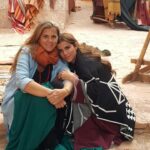 María Fernanda Yépes Instagram – “Una hermana es que la que te da su paraguas en la tormenta y después te acompaña a ver el arcoíris”…
Eso eres TU @victoriayepes
Que lindo caminar esta vida contigo, eres el regalo más hermoso del cielo.
Mi mejor amiga, mi hermana mayor, mi cómplice, maestra, compañera, guía, faro, luz!!!
Celebro tu existencia en esta y en todas las vidas❤️
Te amo infinito. Feliz cumpleaños hermana.
Levanten la mano los que tienen la dicha de tener una hermana amiga y cómplice en sus vidas ☝🏻😍